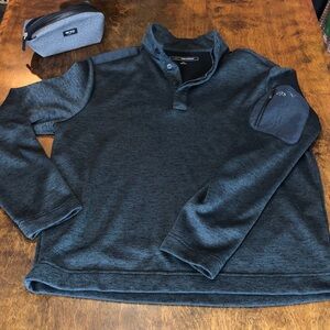 Greg Norman‎ size medium men’s pull over Sweater